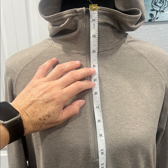 Vuori Tan Zip Up Sweater Lightweight Casual - Picture 9 of 15